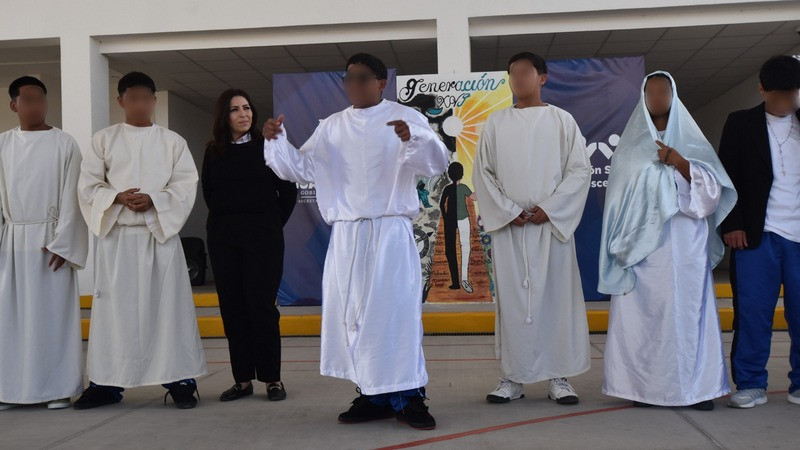 "La luz de la creación: Jóvenes de un centro especializado en León, Guanajuato, presentan su más reciente y emocionante obra de teatro"