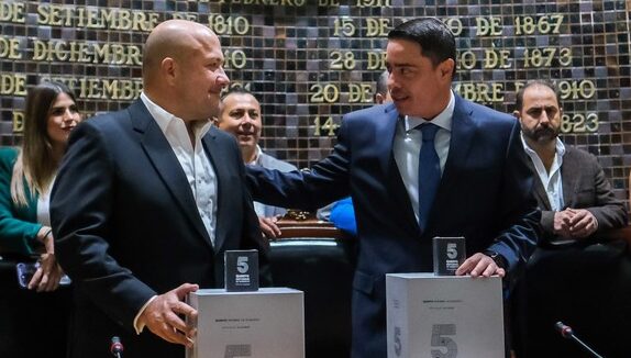 El legado del poder: De gobernador a entrenador, la fascinante transformación de un líder político en el corazón del fútbol europeo.