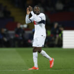 "Estrellas del fútbol unidas: PSG y Barça cosechan laureles en los prestigiosos Globe Soccer Awards"