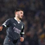 La decepción de un grande: Santi Giménez falla en la oportunidad de llevarse la Supercopa de Italia al pecho.