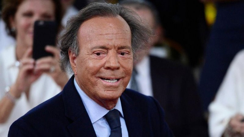 La controversia que rodea a la leyenda del cantante: ¿es cierto o no las acusaciones de violencia sexual contra las empleadas de Julio Iglesias?
