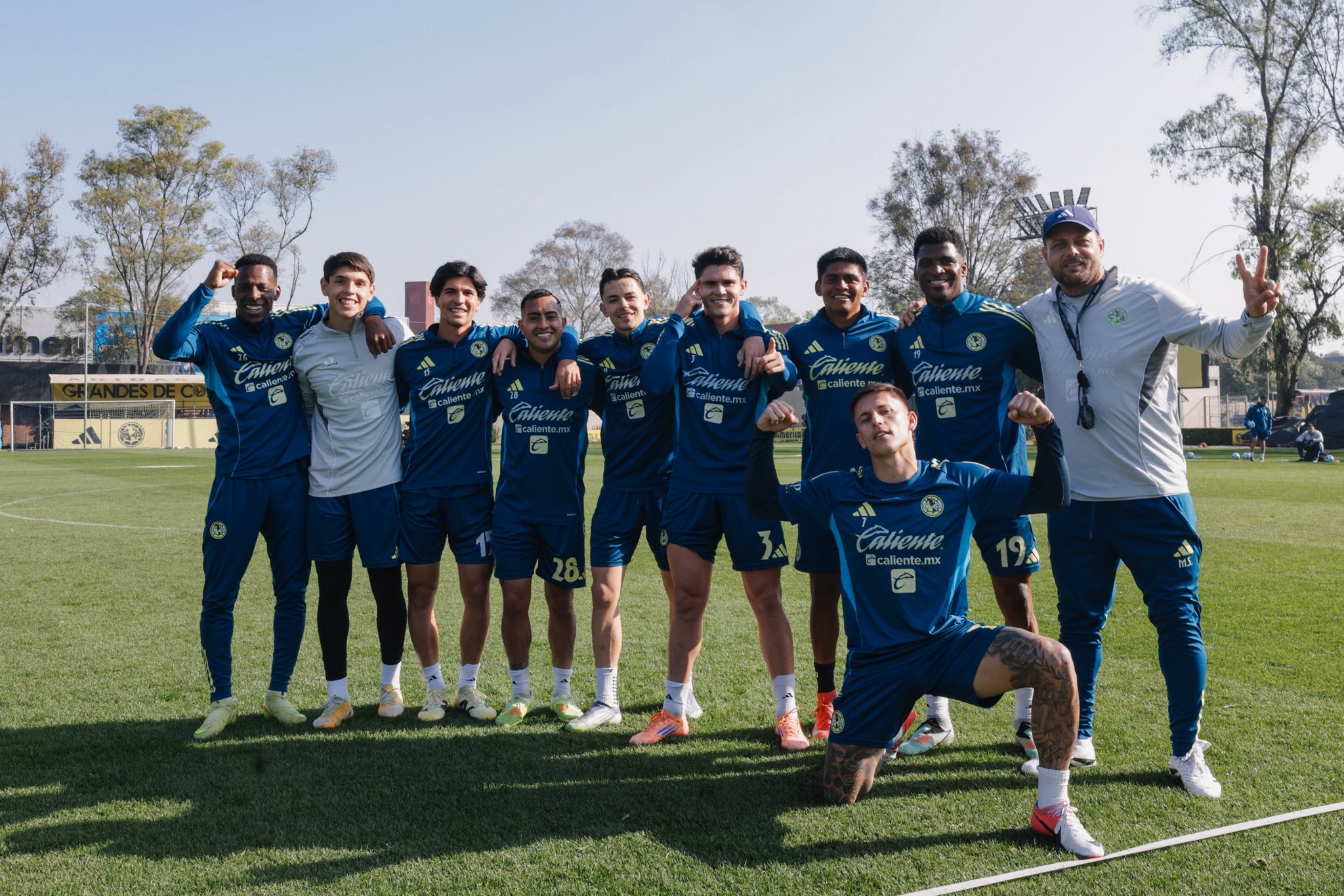 El fútbol mexicano en crisis: cómo la caída del América refleja la decadencia de la selección nacional.