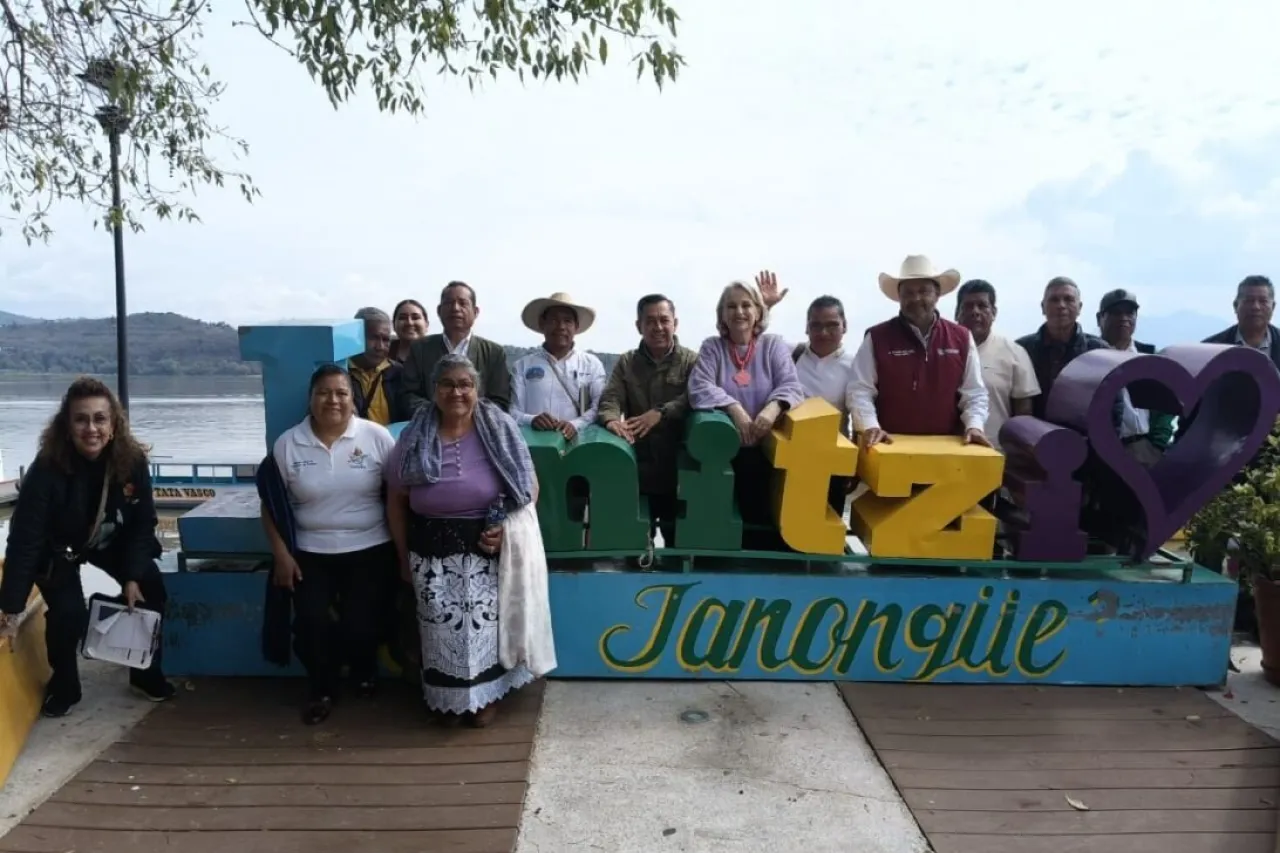 "Renacimiento en la Isla: Programa de Identidad y Esperanza Iluminó el Futuro de Janitzio"