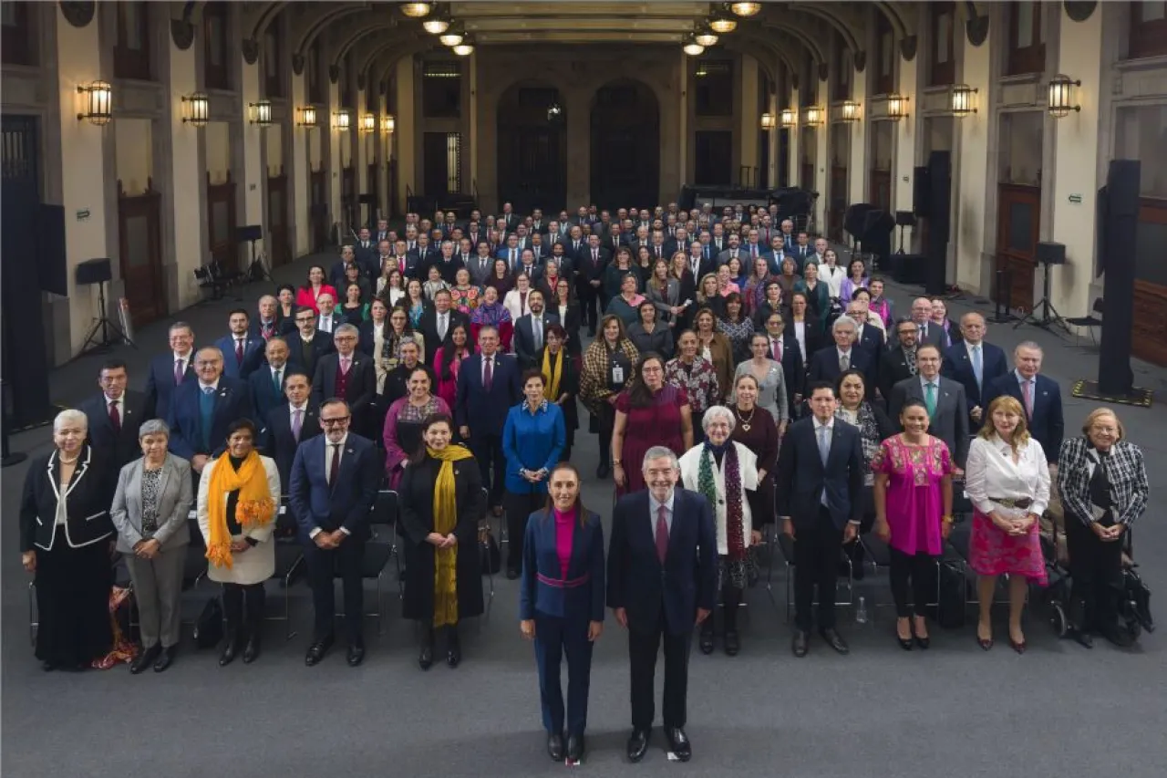 La Diplomacia en Acción: Sheinbaum Desbloquea un Canal de Comunicación con Embajadores para Avanzar en la Escena Internacional