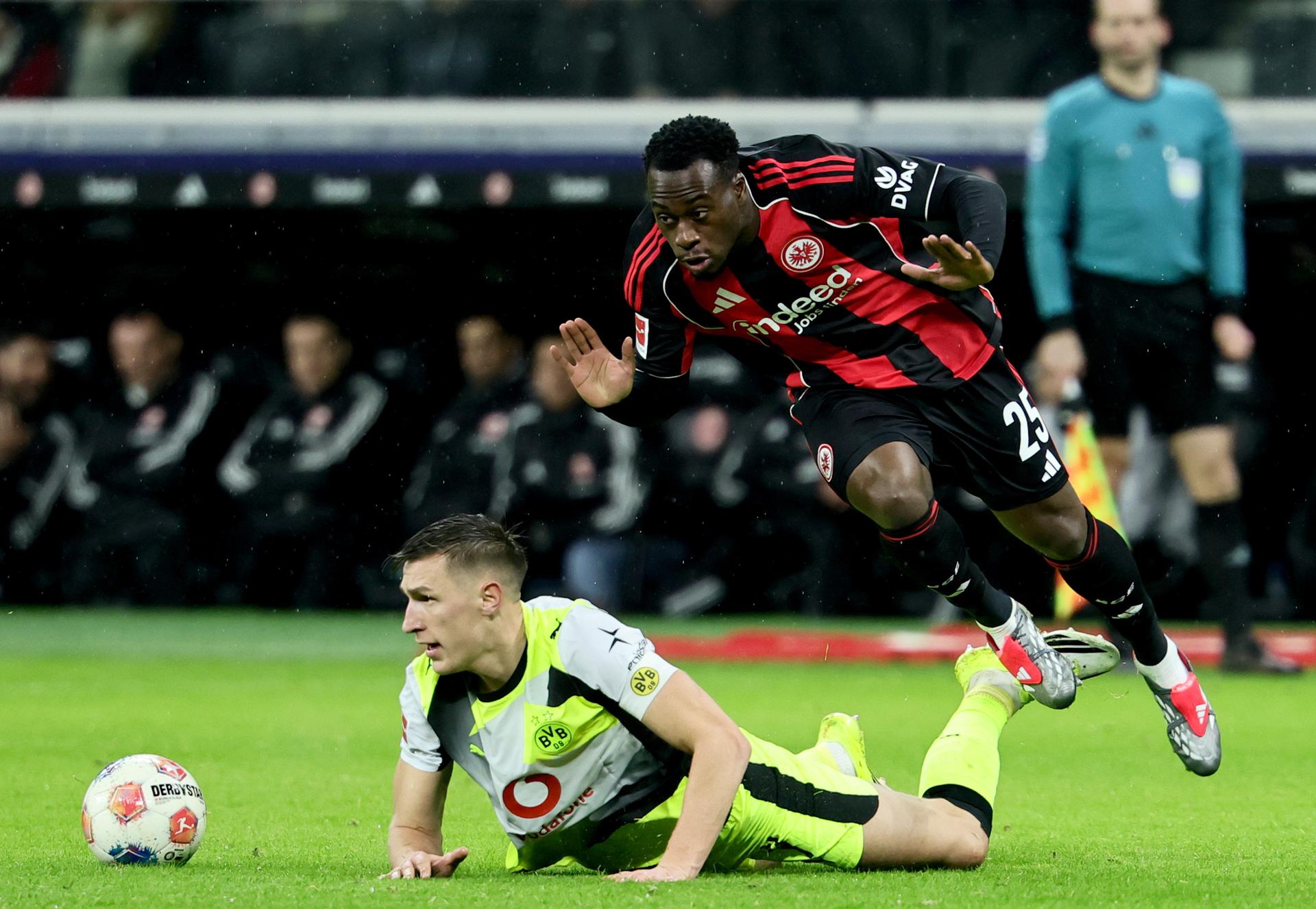 "El milagro de los 96 segundos: Chukwuemeka y Dortmund evitan el desastre en el final del partido"