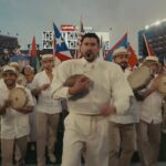 Bad Bunny convierte el Super Bowl en un escenario político bajo fuego después de las críticas y el boicot conservador.