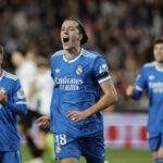 El Real Madrid derrota al Valencia con gol de Mbappé en una emocionante victoria.